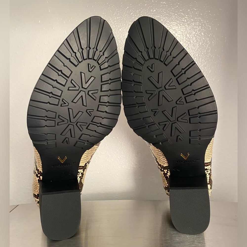 NWT-WOMENS VIONIC SNAKE DESIGN ANKLE BOOTIE 8-1/2 WIDE - Picture 13 of 15